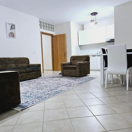 New Bazaar Side Bliss 2 Bed Room Apt With Free Garage Tiran Dış mekan fotoğraf
