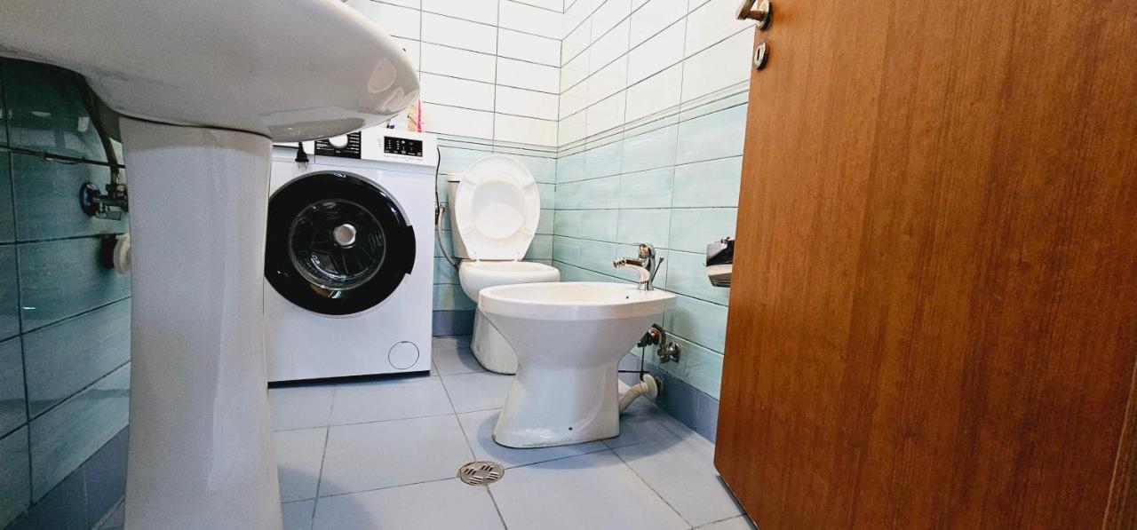 New Bazaar Side Bliss 2 Bed Room Apt With Free Garage Tiran Dış mekan fotoğraf